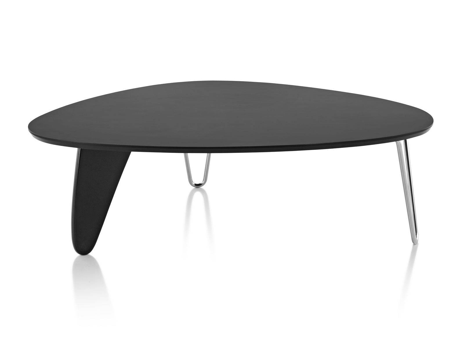 A Noguchi Rudder Table with a black finish. 